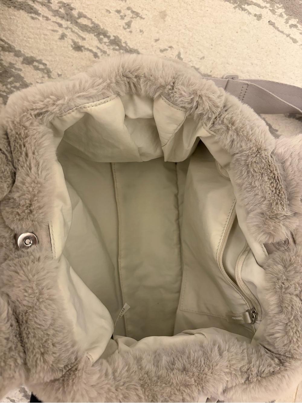 Nike Sportswear Faux Fur Tote Bag for Women Grey White - Picture 5 of 5
